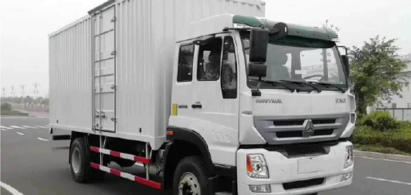 HOWO Isotérmico 5 t, Plataforma elevadora · 4×2