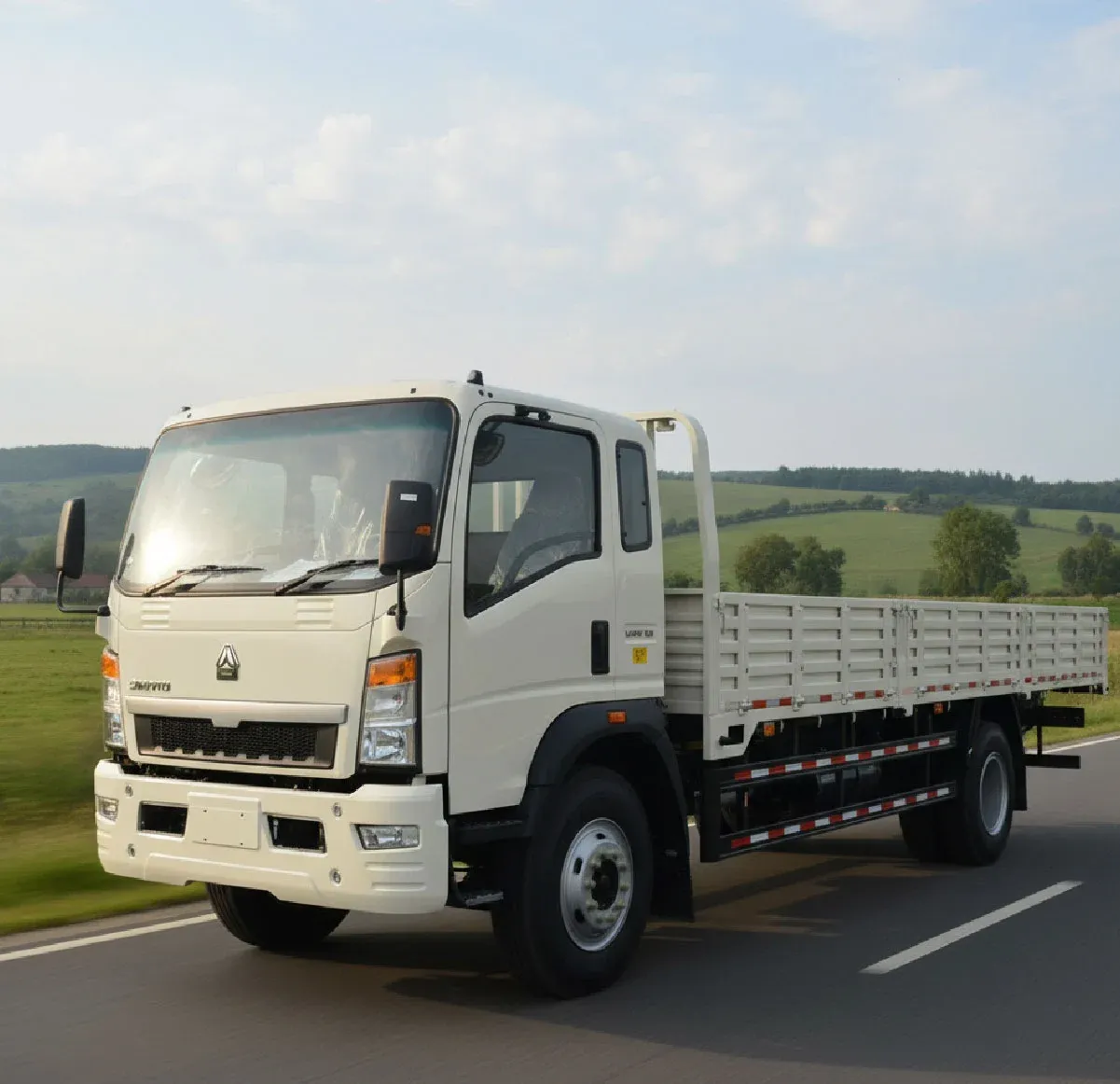 HOWO Plataforma 5 t, Con barandas · 4×2